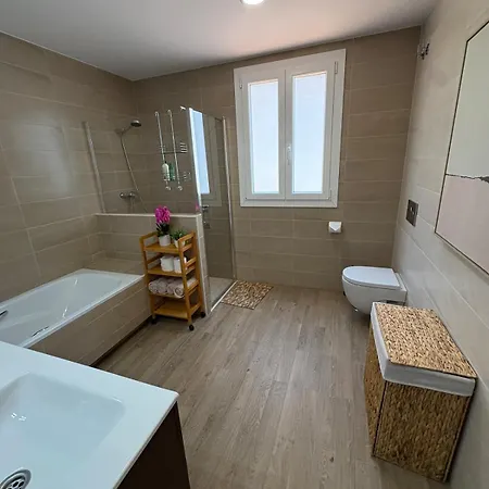 Luxury With Panorama View And Heated Pool Μάλαγα