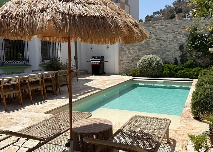 Luxury With Panorama View And Heated Pool Málaga